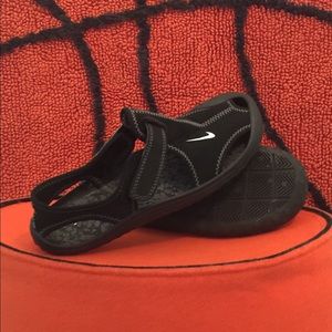 Nike Boys Water Shoes.